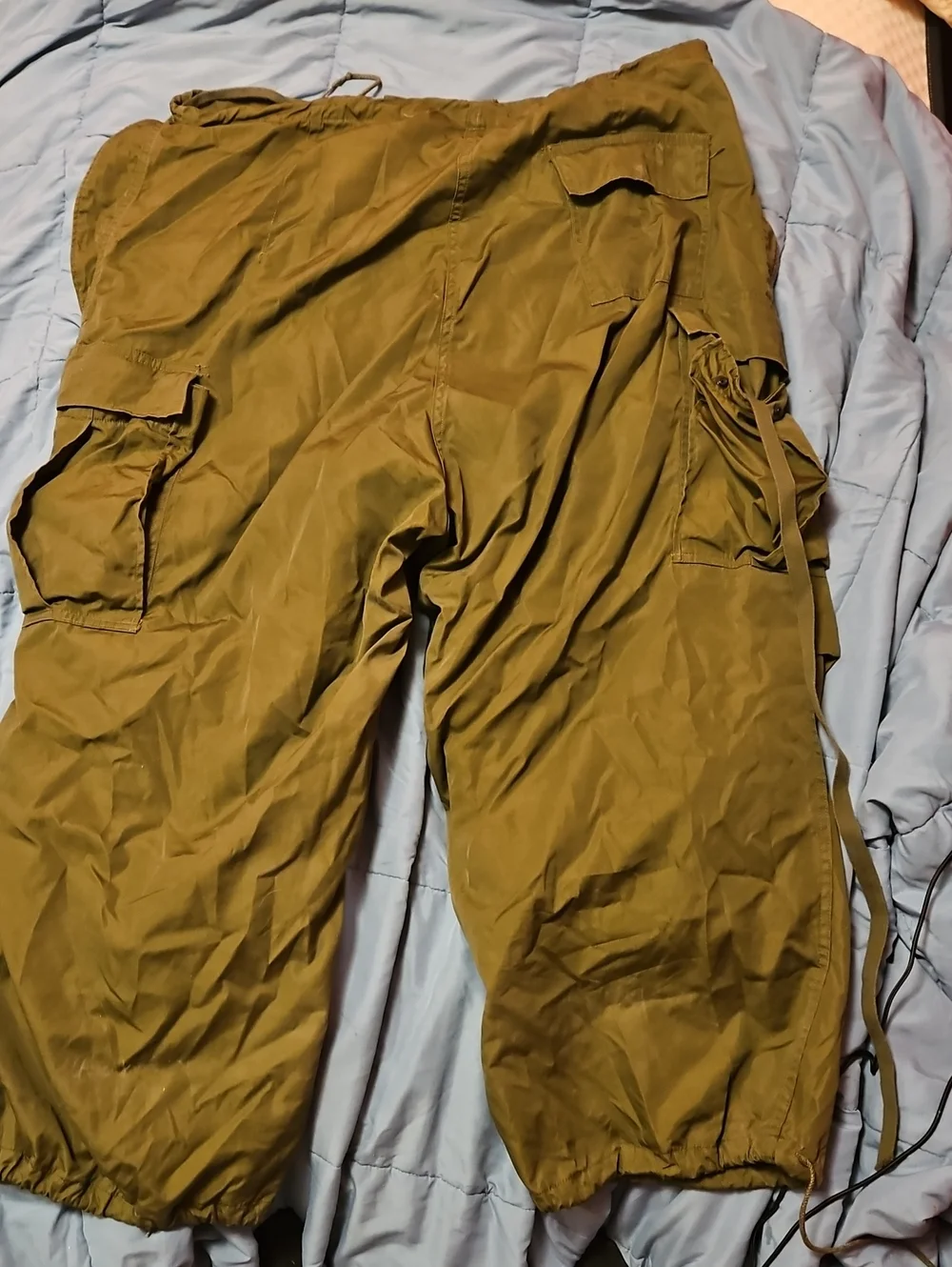 Men's Olive Cargo Snow Pants - Durable Outdoor Utility